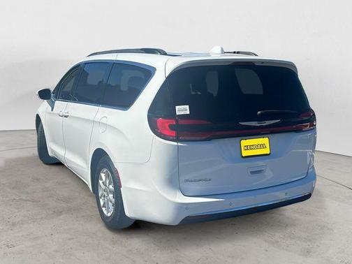 Bright White Clearcoat 2022 Chrysler Pacifica Touring L