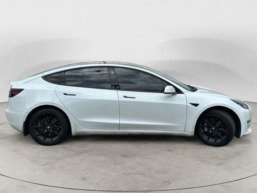 Pearl White Multi-Coat 2022 Tesla Model 3 Long Range
