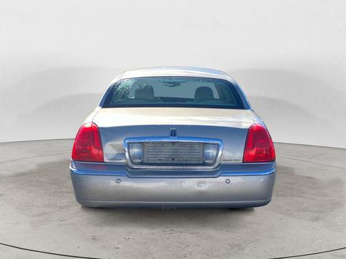 2003 Lincoln Town Car Signature
