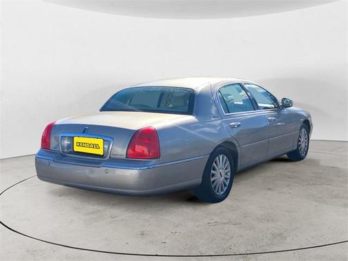 2003 Lincoln Town Car Signature
