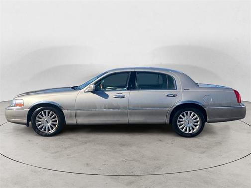 2003 Lincoln Town Car Signature