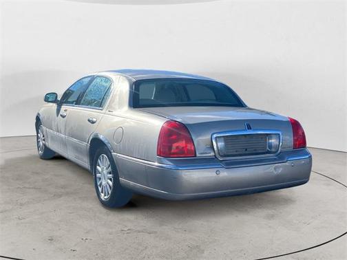 2003 Lincoln Town Car Signature