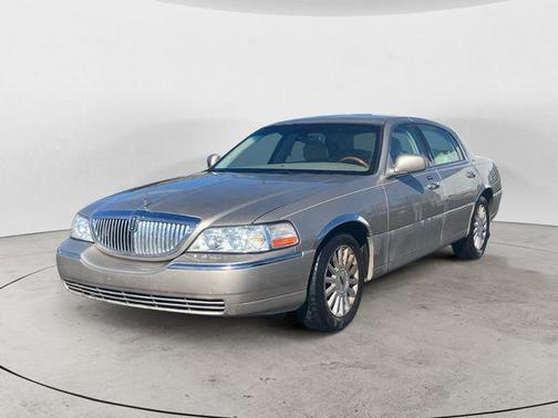 2003 Lincoln Town Car Signature