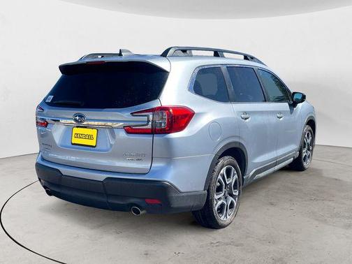 Ice Silver Metallic 2024 Subaru Ascent Limited 7-Passenger