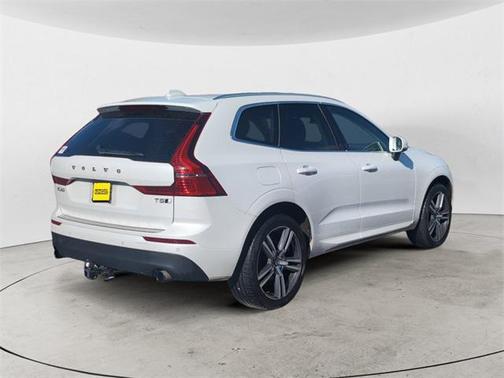2021 Volvo XC60 T5 Momentum
