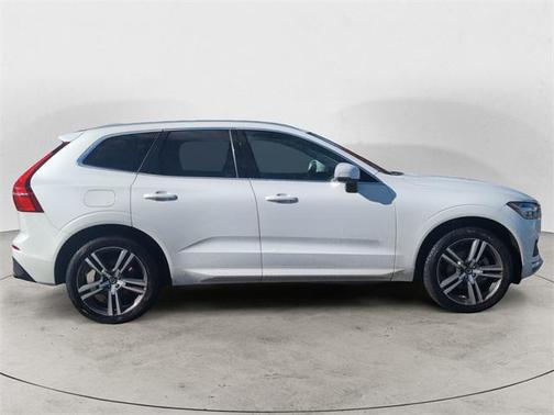 2021 Volvo XC60 T5 Momentum
