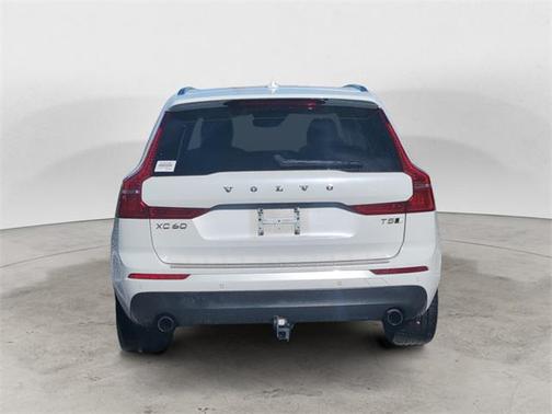 2021 Volvo XC60 T5 Momentum