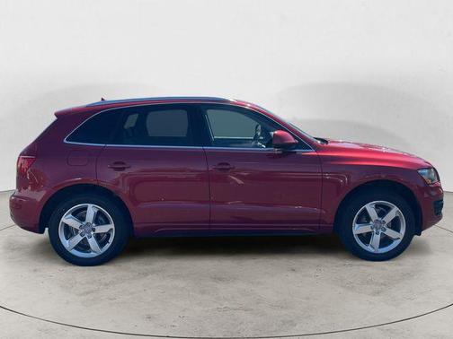 Garnet Red 2010 Audi Q5 3.2 Premium quattro
