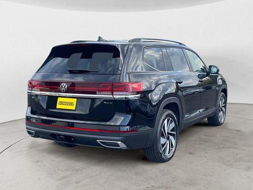 Deep Black Pearl 2026 Volkswagen Atlas 2.0T SE w/Technology 4MOTION