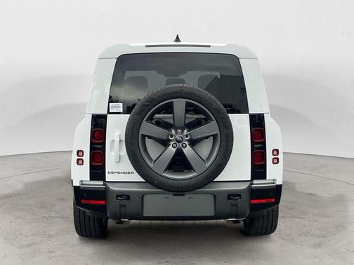 2024 Land Rover Defender 130 P400 Outbound