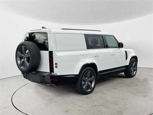 2024 Land Rover Defender 130 P400 Outbound