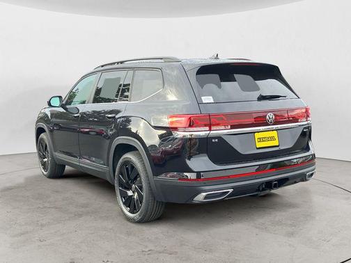 Deep Black Pearl 2026 Volkswagen Atlas 2.0T SE w/Technology 4MOTION
