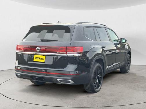 Deep Black Pearl 2026 Volkswagen Atlas 2.0T SE w/Technology 4MOTION