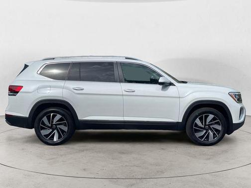 White Pearl 2026 Volkswagen Atlas 2.0T SEL