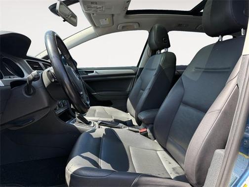2015 Volkswagen Golf SportWagen TDI SE 4-Door