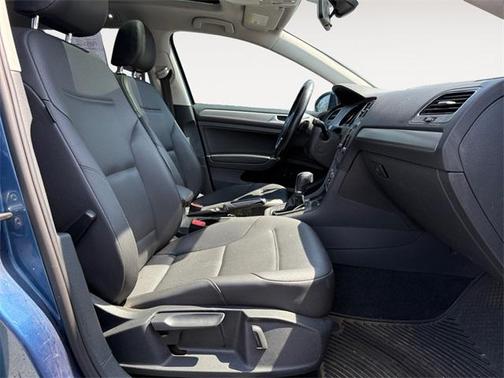 2015 Volkswagen Golf SportWagen TDI SE 4-Door