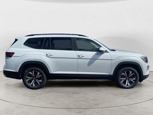 White Pearl 2026 Volkswagen Atlas 2.0T SE