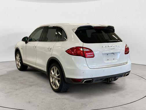 2014 Porsche Cayenne Platinum Edition