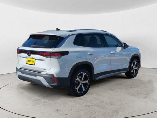 Pure White 2025 Volkswagen Tiguan 2.0T SE 4MOTION