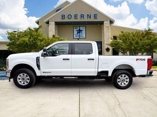 Oxford White 2024 Ford F-250 XLT