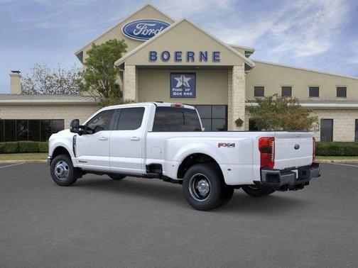 Star White 2026 Ford F-350 Lariat Super Duty