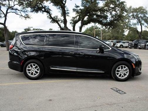 2020 Chrysler Pacifica Touring-L