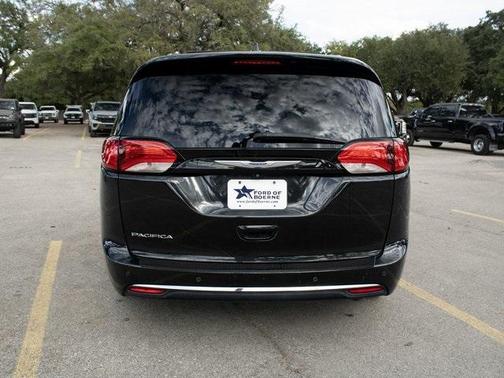 2020 Chrysler Pacifica Touring-L