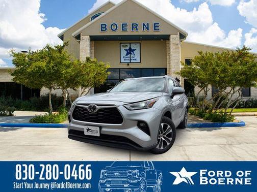 Celestial Silver Metallic 2023 Toyota Highlander XLE