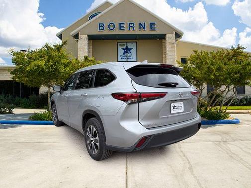 Celestial Silver Metallic 2023 Toyota Highlander XLE