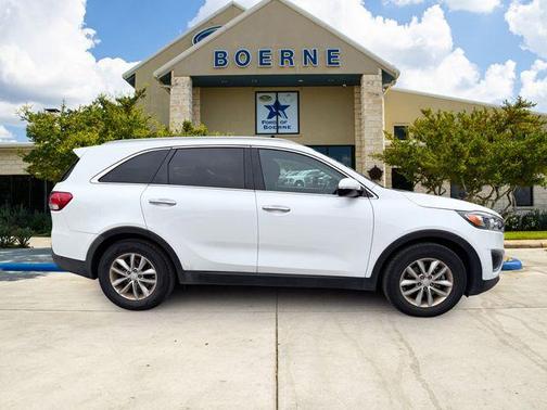Snow White Pearl 2017 Kia Sorento LX