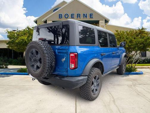 Velocity Blue Metallic 2023 Ford Bronco Black Diamond