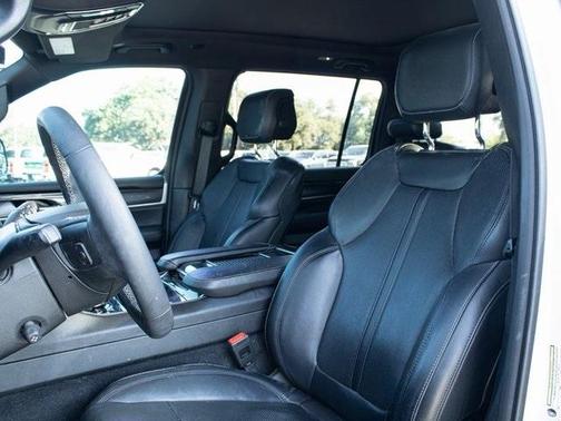 2023 Jeep Wagoneer Base