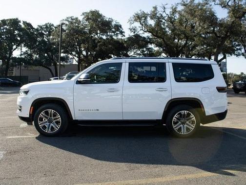 2023 Jeep Wagoneer Base