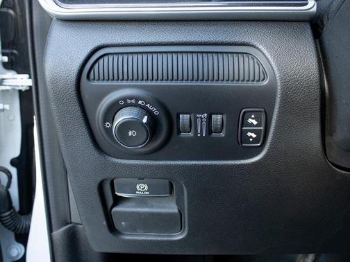 2023 Jeep Wagoneer Base