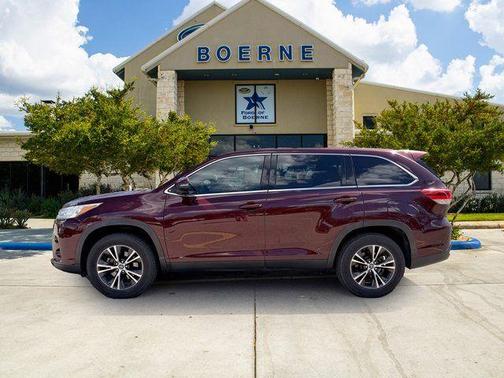 Red 2019 Toyota Highlander LE