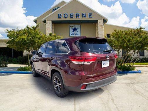 Red 2019 Toyota Highlander LE