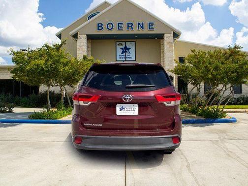 Red 2019 Toyota Highlander LE