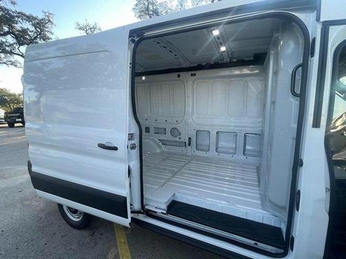 2025 Ford Transit-250 148 WB Medium Roof Cargo