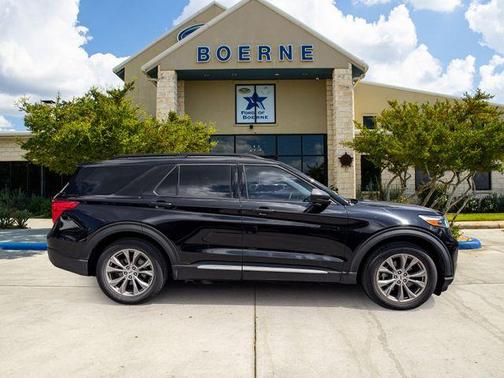 Black Metallic 2022 Ford Explorer XLT