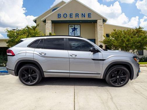 Pyrite Silver Metallic 2023 Volkswagen Atlas Cross Sport 3.6 V6 SEL R-Line Black