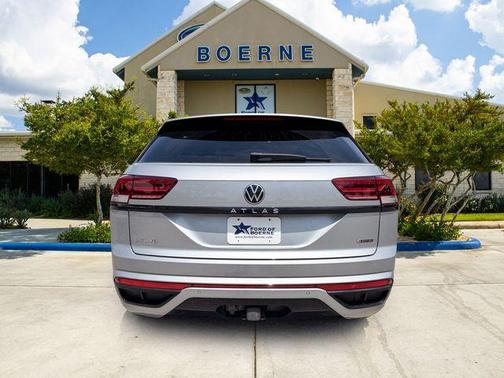 Pyrite Silver Metallic 2023 Volkswagen Atlas Cross Sport 3.6 V6 SEL R-Line Black