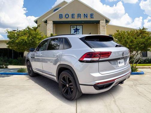 Pyrite Silver Metallic 2023 Volkswagen Atlas Cross Sport 3.6 V6 SEL R-Line Black