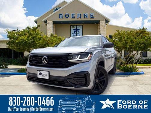 Pyrite Silver Metallic 2023 Volkswagen Atlas Cross Sport 3.6 V6 SEL R-Line Black