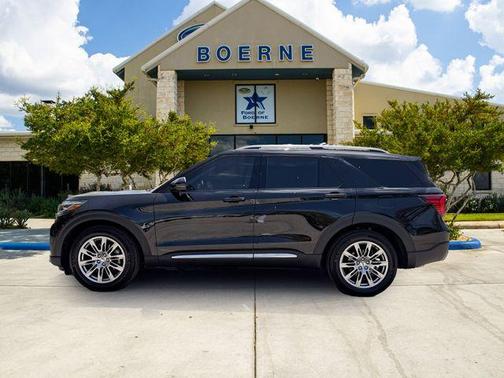 Agate Black Metallic 2026 Ford Explorer Platinum