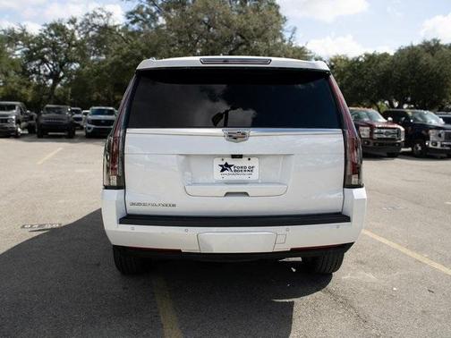 2017 Cadillac Escalade Luxury