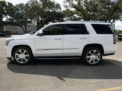 2017 Cadillac Escalade Luxury