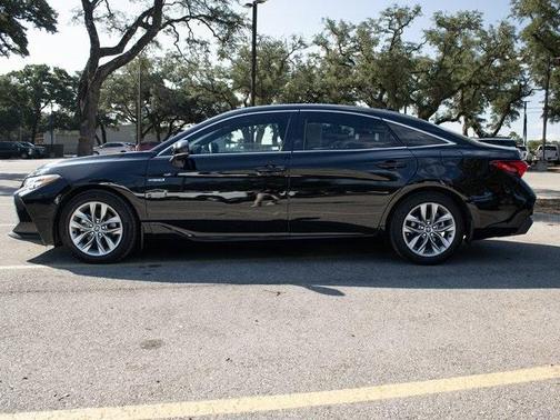 2020 Toyota Avalon Hybrid XLE