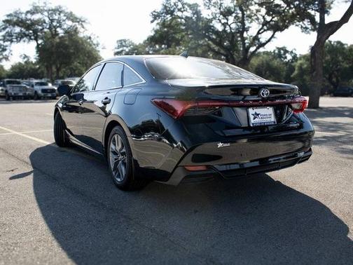 2020 Toyota Avalon Hybrid XLE