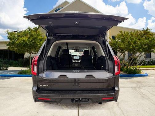 Black Metallic 2025 Ford Expedition Active