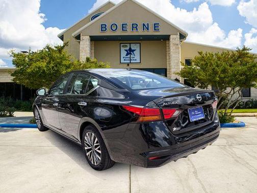 Super Black Clearcoat 2025 Nissan Altima SV